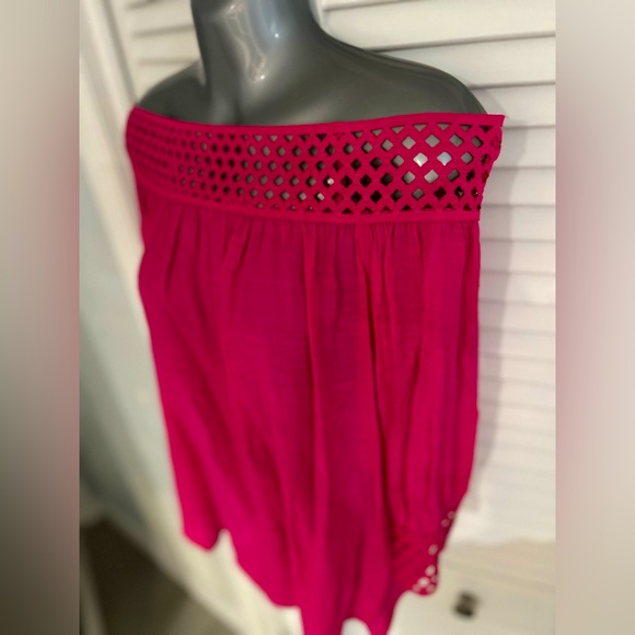 vantsari Tops - Vantarsi hot pink off the shoulder top with crochet stretch trim size